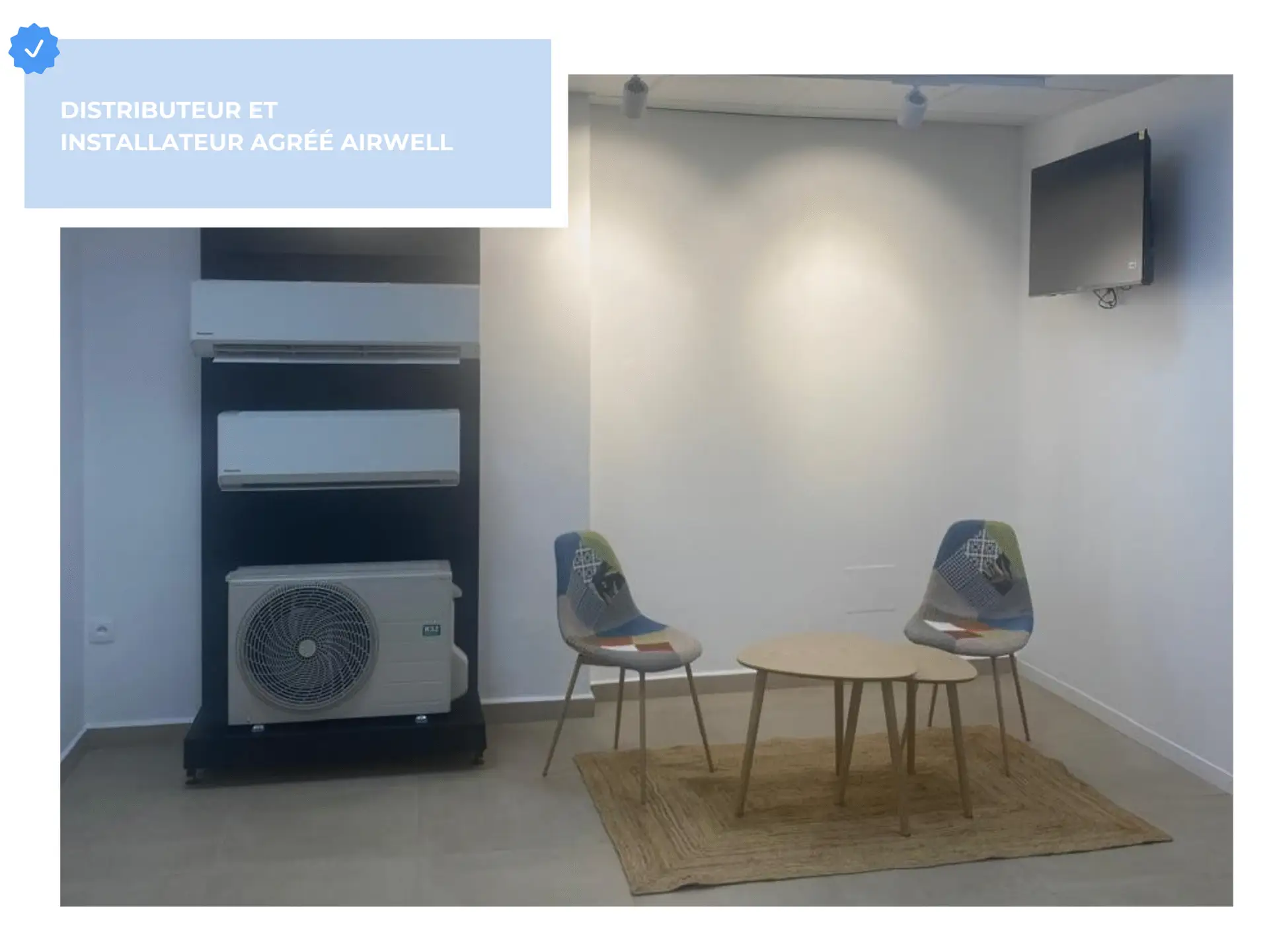 Salon d'accueil au magasin avec différents climatiseurs